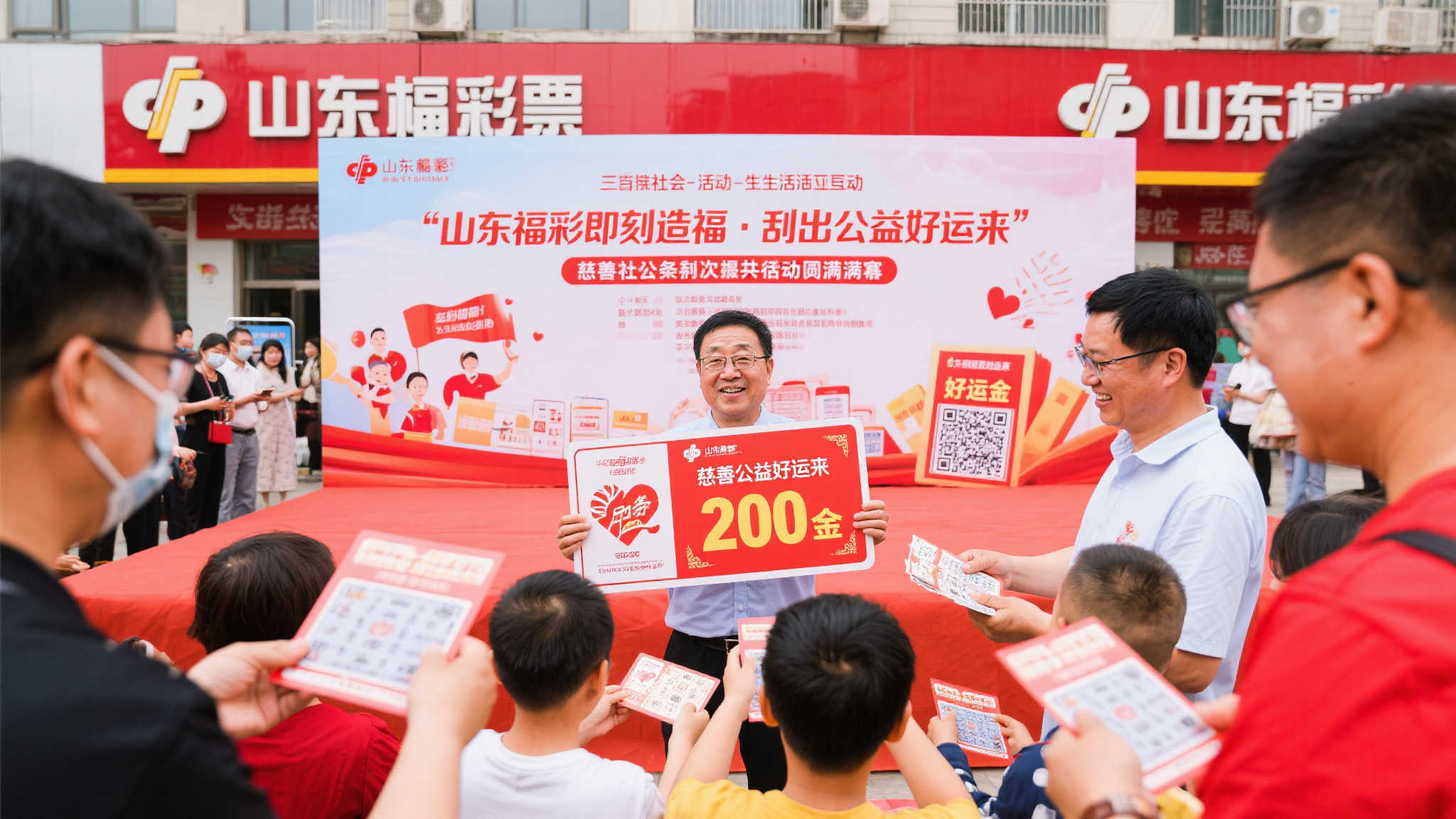 在当今社会，公益活动已成为人们生活中不可